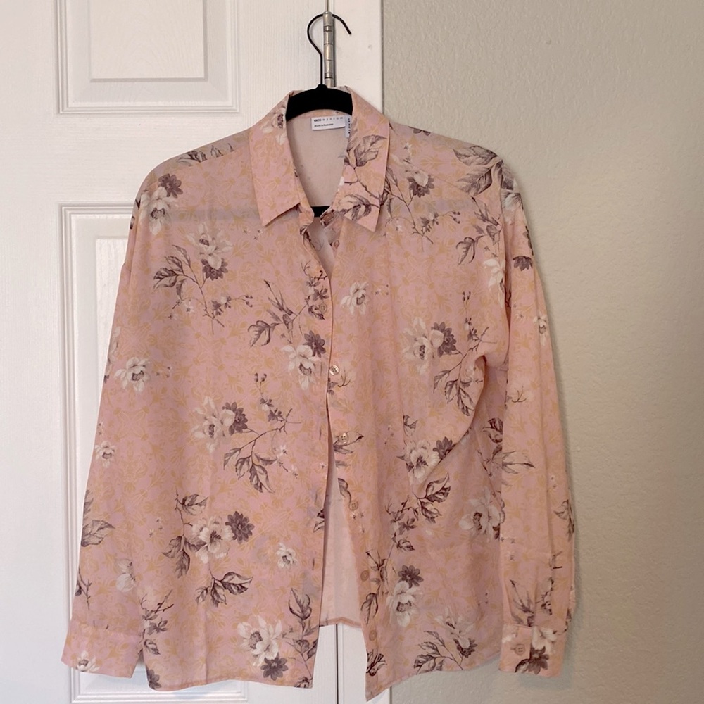 Size 4 Asos Design Long Sleeve Button Up in Pink Floral Print